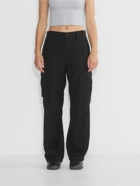 ARITZIA TNA Supply Relaxed Black Utility Cargo Pants Size 8